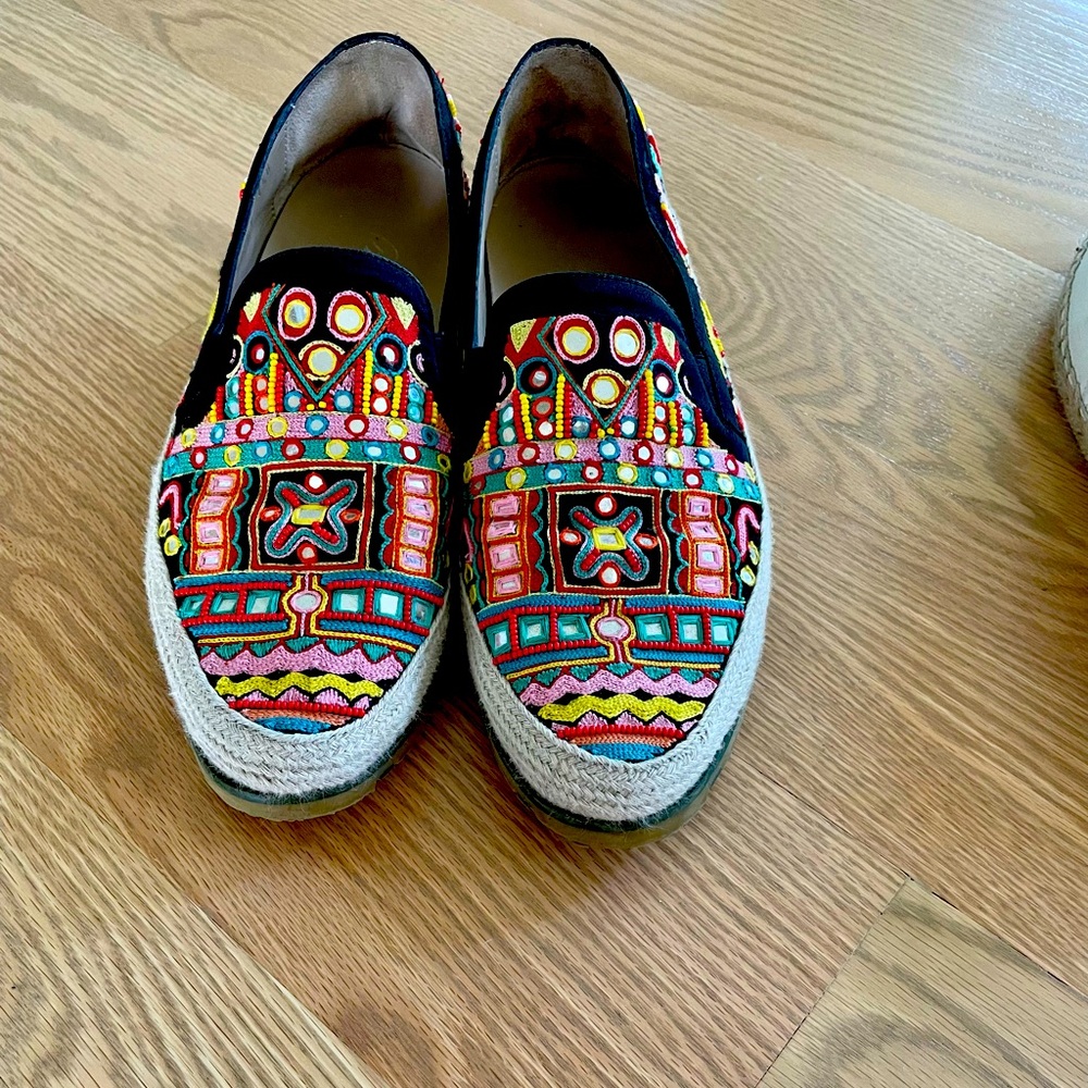 Donald J Pliner espadrilles- embroidered multicolored